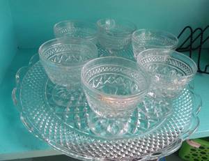 lot 60 image: Wexford platter and custard cups