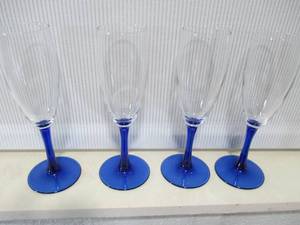 lot 128 image: Four Cobal Blue Stemmed Crystal Champagne Glasses (x the money)