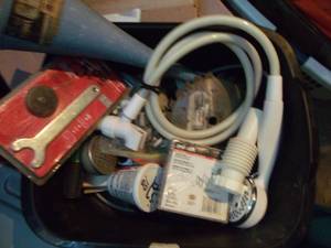 lot 71 image: tub of misc hardware