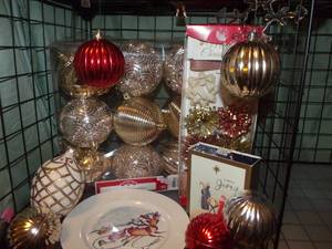 lot 91 image: Christmas Tree Decorations and other Christmas themed Deco (see Pictures)