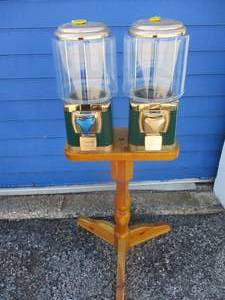 lot 3 image: NEW-Double Head 25-Cent-Silent Sales Force- GumballCandyNut- Machines With 25-H. Finished Wooden Stand and keys