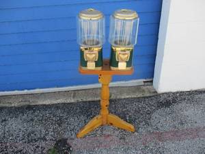 lot 25 image: Double Head 25-Cent-Silent Sales Force-GumballCandyNut- Machines With 25-H.Finished Wooden 3-Legged Stand and 2-keys