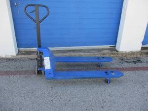 lot 4 image: L.R. Altra 5500-Lbs, Blue-Manual Pallet Jack, Model ALT-50, Built 092020, Has 27 x 48 Skids-Works