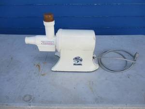 lot 13 image: The Champion Juicer Heavy Duty Juicer Model G5-NG-853S - White.