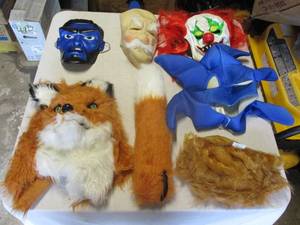 lot 68 image: Lot of Halloween Mask