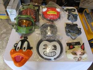 lot 70 image: Lot of Halloween Mask