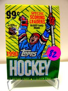 lot 82 image: 1990 Topps Hockey JUMBO Pack Factory Sealed 31-Card(1 Glossy) Scoring Leaders