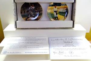 lot 100 image: THE BRADFORD EXCHANGE BABE RUTH & LOU GEHRIG MINI PLATE COLLECTION - LIMITED WITH COA $$$