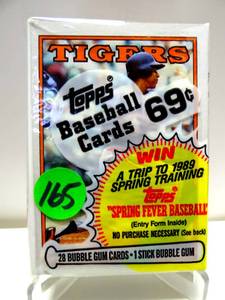 lot 165 image: VINTAGE Sealed 1988 Topps Bubble Gum Baseball Card Pack-New Unopened-28 Cards