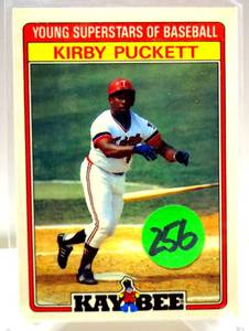 lot 256 image: KIRBY PUCKETT 1986 TOPPS KAY BEE TOYS YOUNG SUPERSTARS #25 HOF
