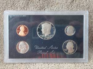 lot 7 image: 1983 United States Proof Set