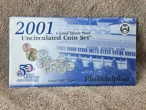 lot 23 image: 2001 Uncirculated Coin Set - Philadelphia with State Quarters