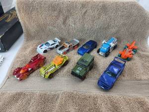 lot 5 image: Selection of Hot Wheels
