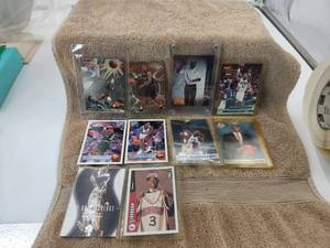lot 78 image: Selection of basketball cards
