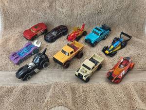 lot 39 image: Selection of Hot Wheels