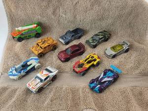 lot 52 image: Selection of Hot Wheels