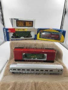 lot 81 image: Selection of train cars