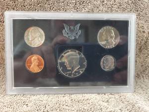 lot 61 image: 1972 United States Mint Proof Set