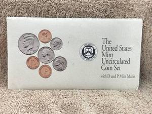 lot 86 image: 1992 United States Mint Uncirculated Coin Set - Denver and Philidelphia
