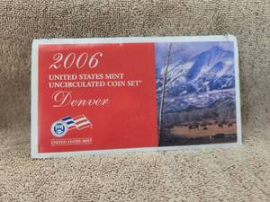 lot 105 image: 2006 United States Mint Uncirculated Coin Set