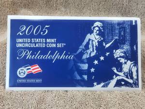lot 133 image: 2005 United States Mint Uncirculated Coin Set