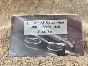 lot 155 image: 1996 United States Mint Uncirculated Coin Set