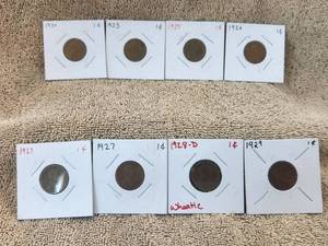 lot 156 image: Selection of 8 vintage wheat pennies