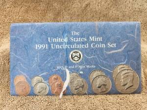 lot 160 image: 1991 United States Mint Uncirculated Coin Set D & P