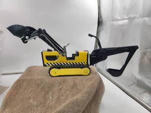 lot 28 image: Tonka bulldozer with backhoe
