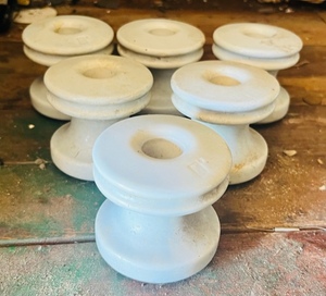 lot 16 image: Six Vintage White Porcelain Spool Type Insulators&nbsp&nbsp