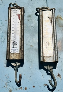 lot 25 image: Vintage Trimer and Hanson 40lbs &amp 300lbs Cotton Scales