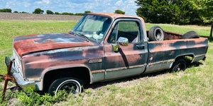 lot 41 image: 1984 GMC Sierra Classic 1500 WTitle (See Description)