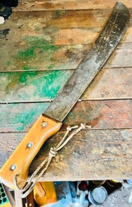 lot 78 image: Vintage 23 Wood Handled Machete