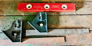 lot 86 image: Vintage 12 Johnson Wooden Level #1123 W Two Vintage Squares