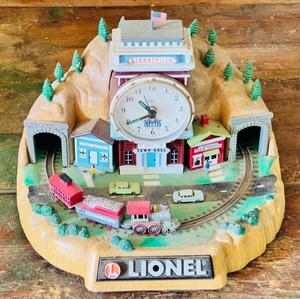 lot 87 image: Vintage 10x9 Lionel Lionelville 40th Anniversary Clock