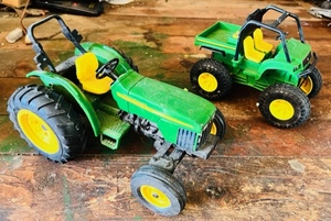 lot 93 image: Vintage 8 x 5 Metal John Deere Tractor &amp 6 12x 3 12 John Deere ATV
