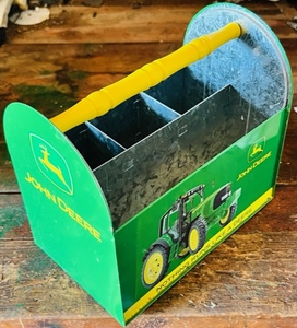lot 95 image: Vintage 9 12x 8 12 John Deere Tinware Toolbox