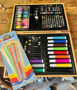lot 109 image: Vintage 12 13x 8 12x 2 12 Art Kit in Wooden Case
