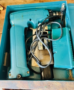 lot 112 image: Makita Cordless Drill W Battery, Battery Charger, &amp Metal Case
