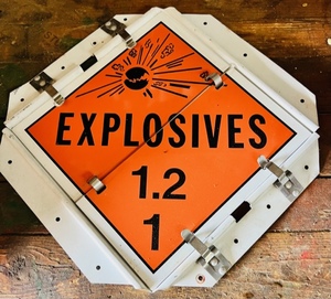 lot 122 image: 16x 15 Tractor Trailer Flippable Explosives Warning Sign