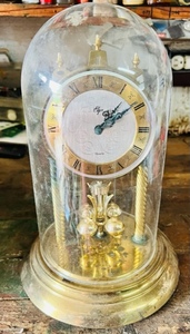 lot 132 image: Vintage 12 Elgin Anniversary Clock
