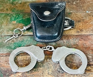 lot 162 image: Vintage Alamo Handcuffs WKey- Made in Spain