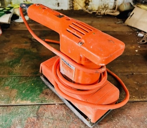 lot 171 image: Black &amp Decker Electric Sander