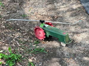 lot 178 image: Vintage Red &amp Green Cast Iron Wards Traveling Lawn Sprinkler Tractor- Rare