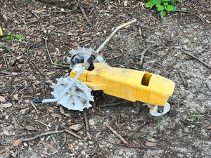 lot 179 image: Vintage Yellow &amp White Cast Iron Nelson Traveling Lawn Sprinkler Tractor