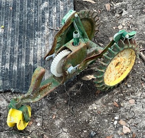 lot 184 image: Vintage Green &amp White Cast Iron Thompson Traveling Lawn Sprinkler Tractor- No Sprinkler Arms