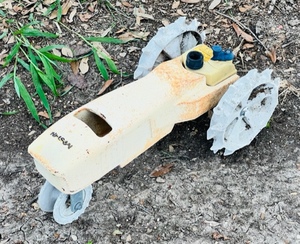 lot 186 image: Vintage Yellow &amp White Cast Iron Thompson Traveling Lawn Sprinkler Tractor- No Sprinkler Arms