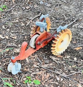 lot 185 image: Vintage Red &amp White Cast Iron Thompson Traveling Lawn Sprinkler Tractor- No Sprinkler Arms