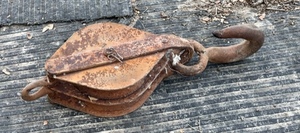 lot 193 image: Vintage Rope HoistWheel Pulley