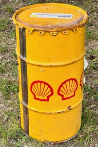 lot 206 image: Vintage Shell Gear Oil Drum WLid
